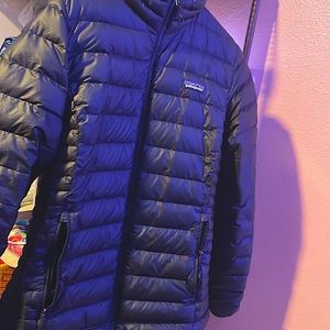 Black medium sized patagonia puffer coat.